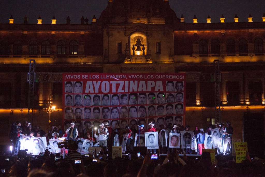 © César Martínez López