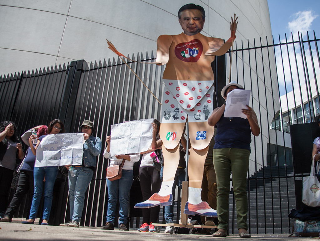 © César Martínez López