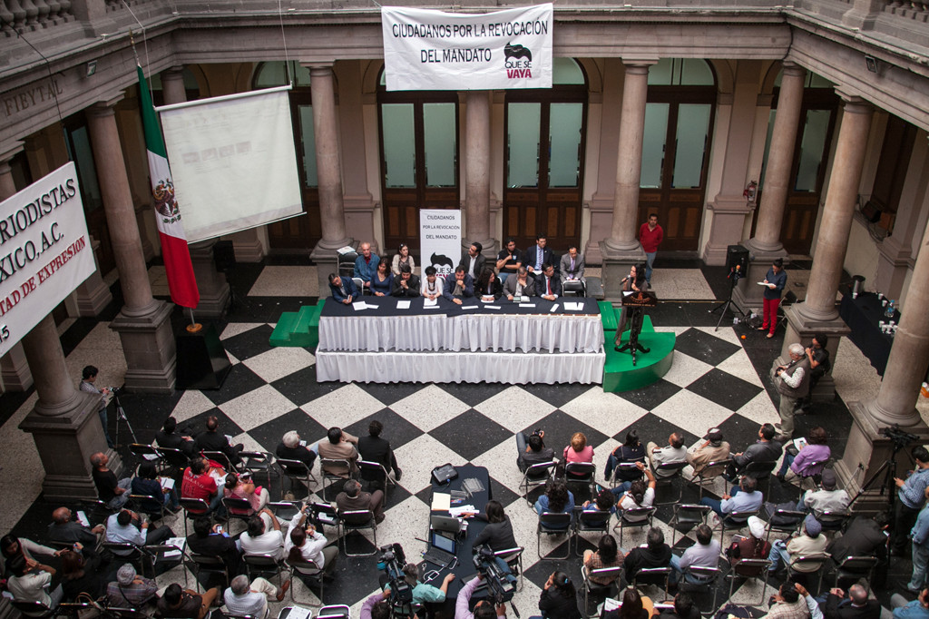 © César Martínez López