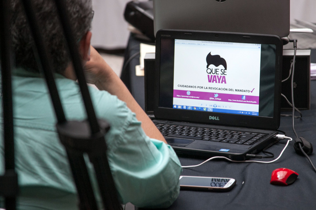 © César Martínez López