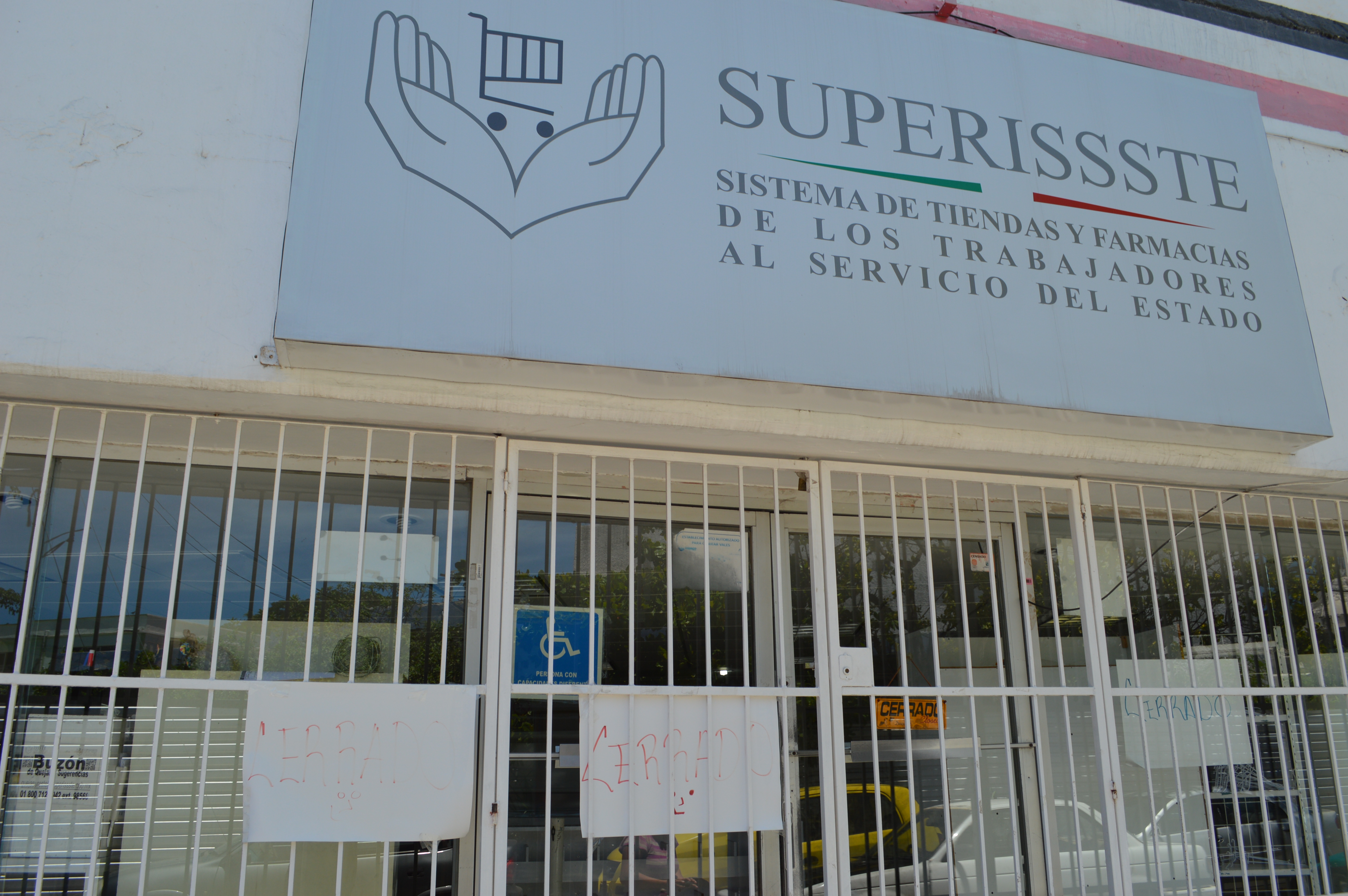 Desmantelamiento del ISSSTE: Ahora cierran farmacia y tienda - Paginabierta