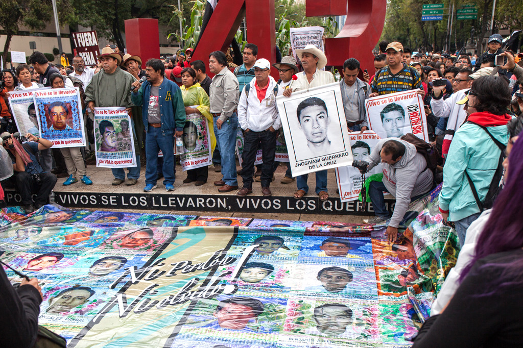 © César Martínez López