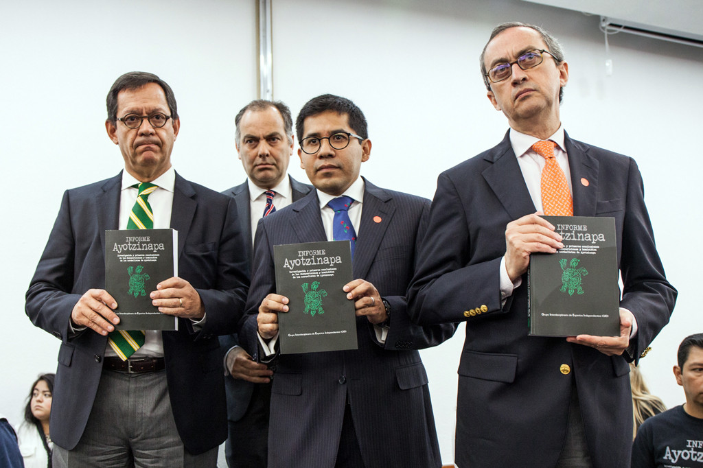 © César Martínez López