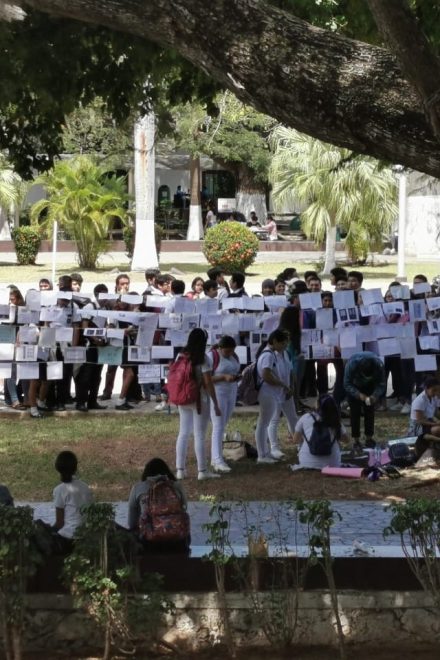 Entre líneas y grietas / La educación en los tiempos del acoso